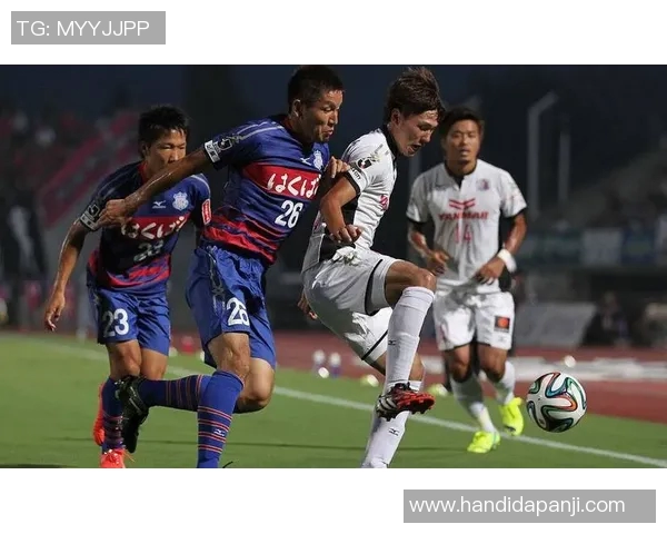 大板樱花与广岛三剑的精彩对决展现日本足球的激情与实力